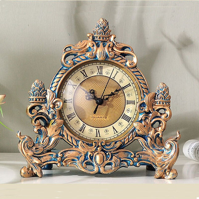 Antieke barok stijl decoratieve tafelklok