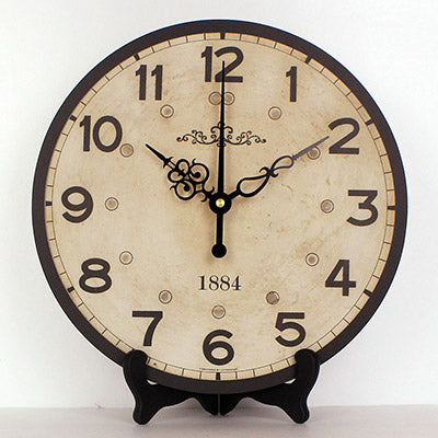 Ronde vintage tafelklok op standaard