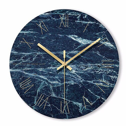 Scandinavische wandklok met marmer effect