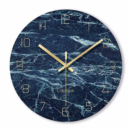 Scandinavische wandklok met marmer effect