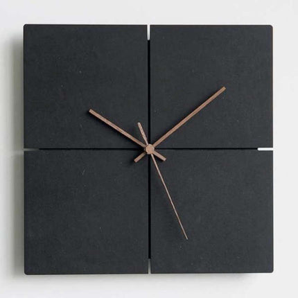 Design wandklok met vier kwadranten
