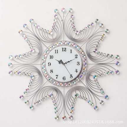 Grote smeedijzeren wandklok decoratief design