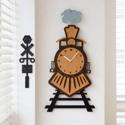 Grote houten wandklok trein design