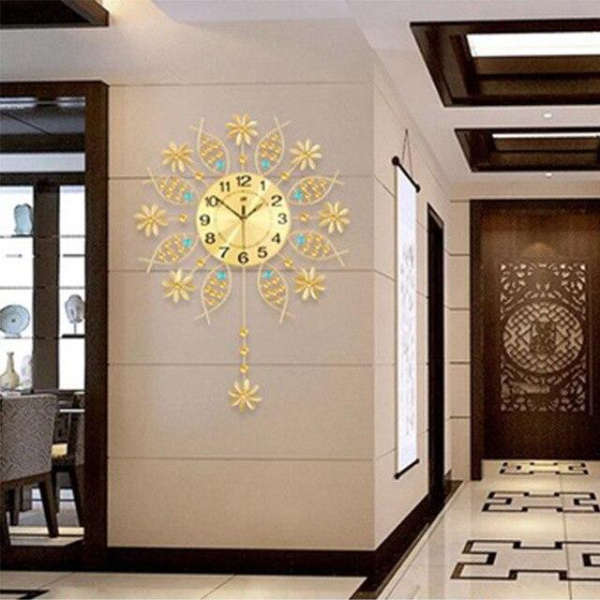 Grote metalen wandklok met bloemen