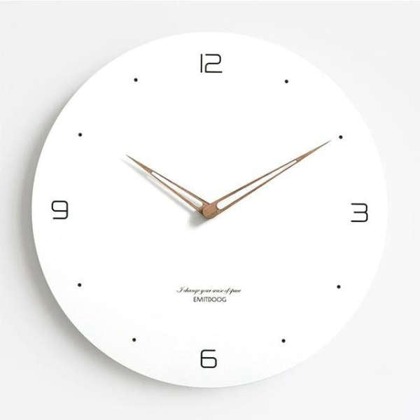 Minimalistische wandklok voor de badkamer