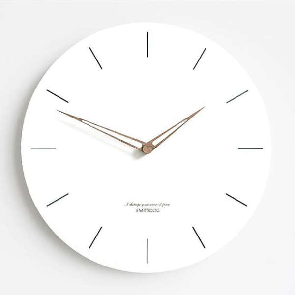 Minimalistische wandklok voor de badkamer