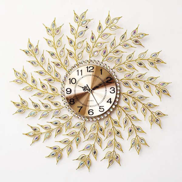 Grote gouden wandklok met bladeren