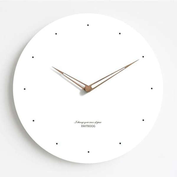 Minimalistische wandklok voor de badkamer