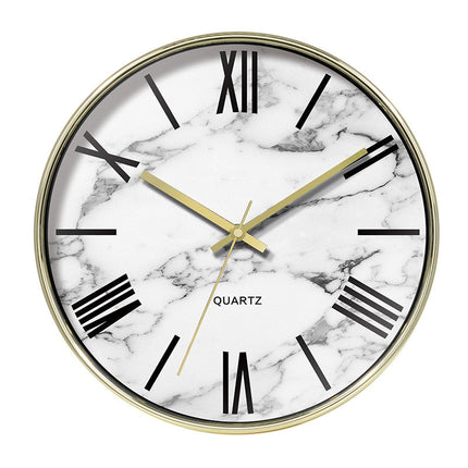 Scandinavische quartz klok met marmerlook