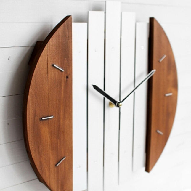 Moderne abstracte wandklok van hout
