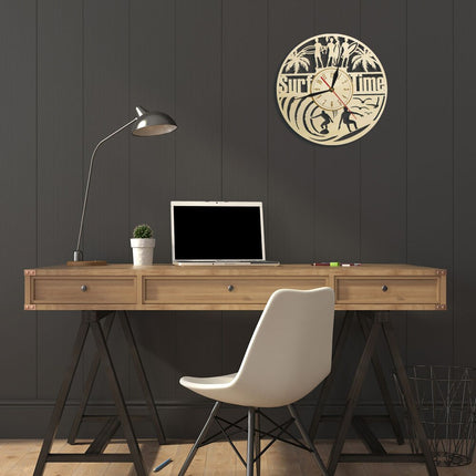Houten wandklok met surf thema
