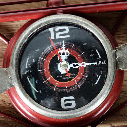 Vintage wandklok in vorm van vliegtuig