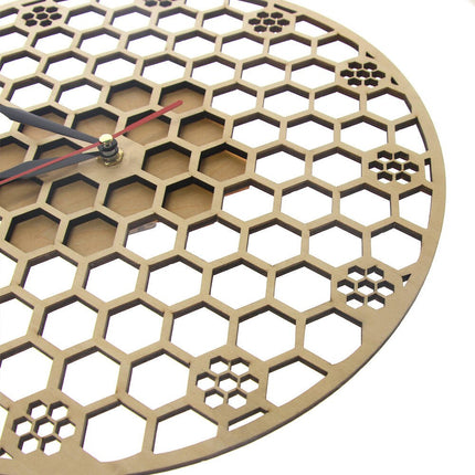 Houten wandklok met honingraat design
