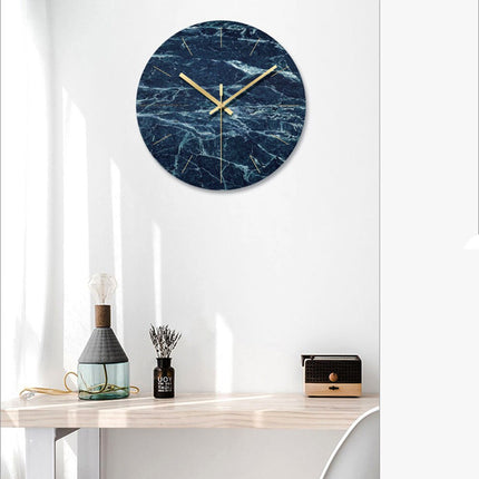 Scandinavische wandklok met marmer effect