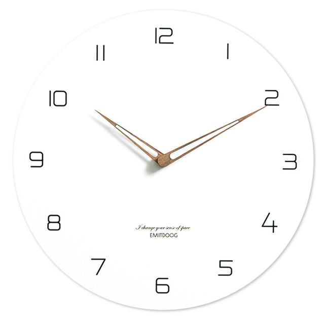 Minimalistische wandklok voor de badkamer