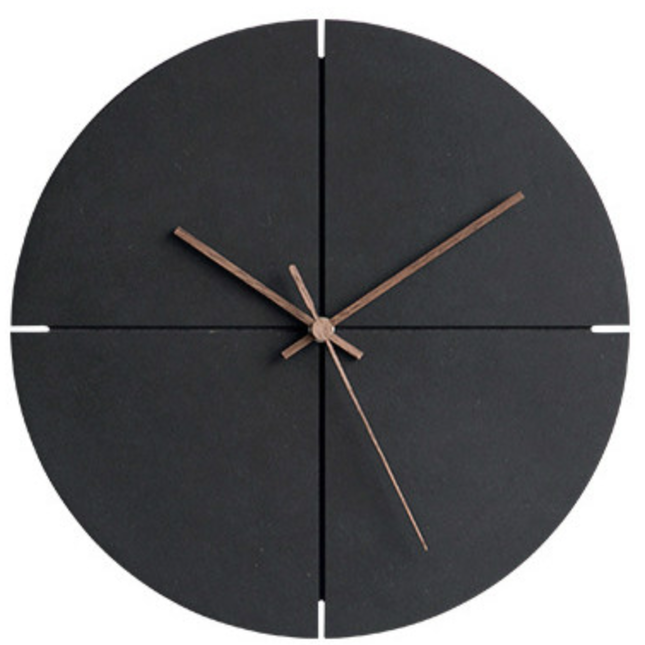 Design wandklok met vier kwadranten