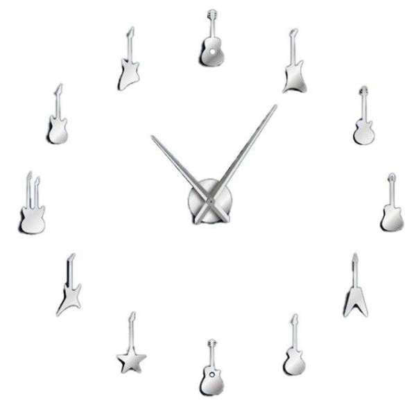 Muzikale DIY wandklok met gitaren