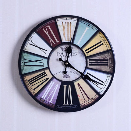 Vintage wandklok design van nummerplaten