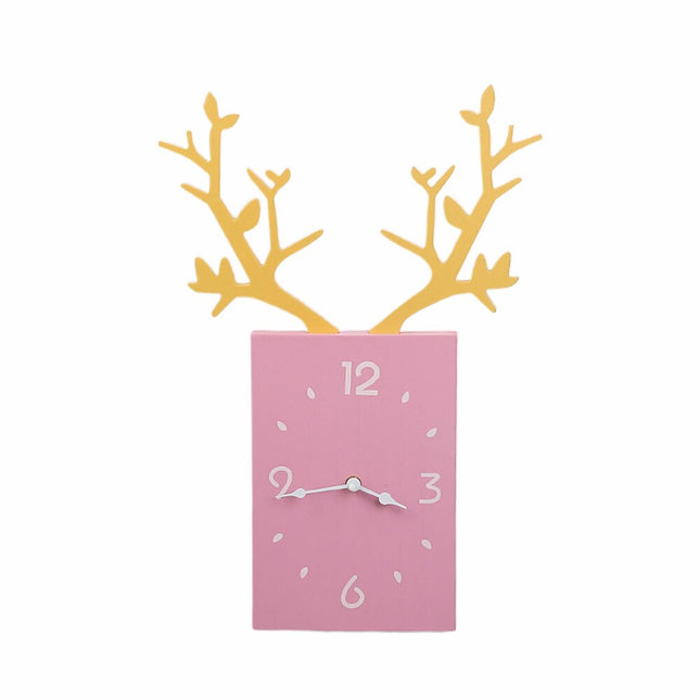Design wandklok met houten hertengewei