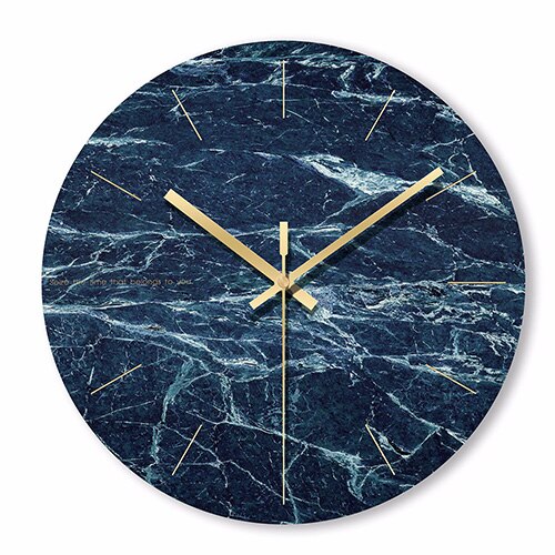Scandinavische wandklok met marmer effect