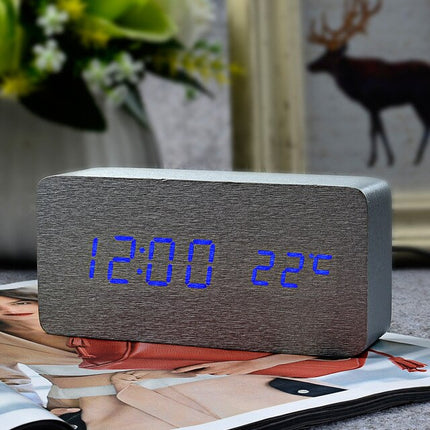 Klassieke Digitale Wekker met Houtlook