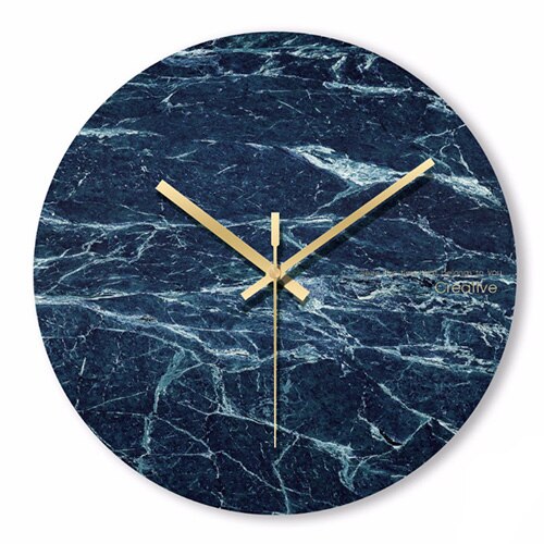 Scandinavische wandklok met marmer effect