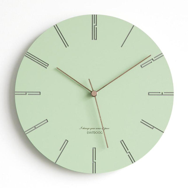 Moderne Scandinavische wandklok in pastelkleur