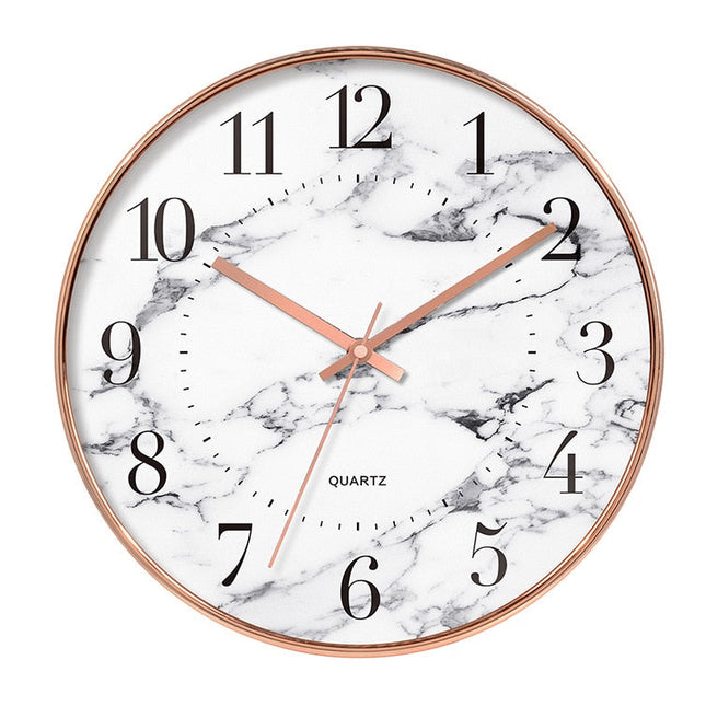 Scandinavische quartz klok met marmerlook