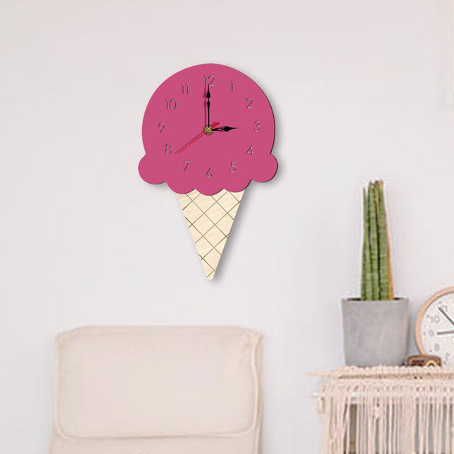 Leuke Wandklok in Vorm van Ijsje