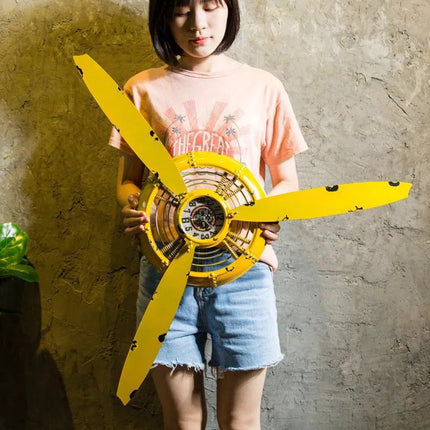 Retro propeller wandklok industrieel design