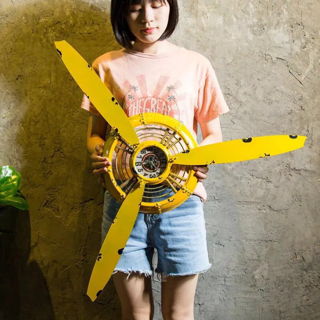 Retro propeller wandklok industrieel design