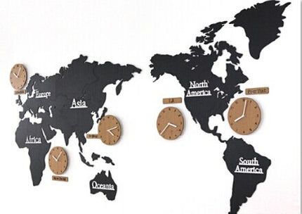 Moderne wereldkaart klok met tijdzones