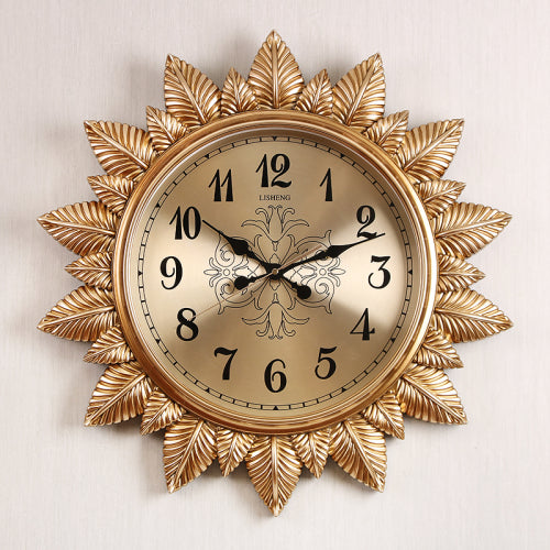 Decoratieve wandklok met zilveren bladeren