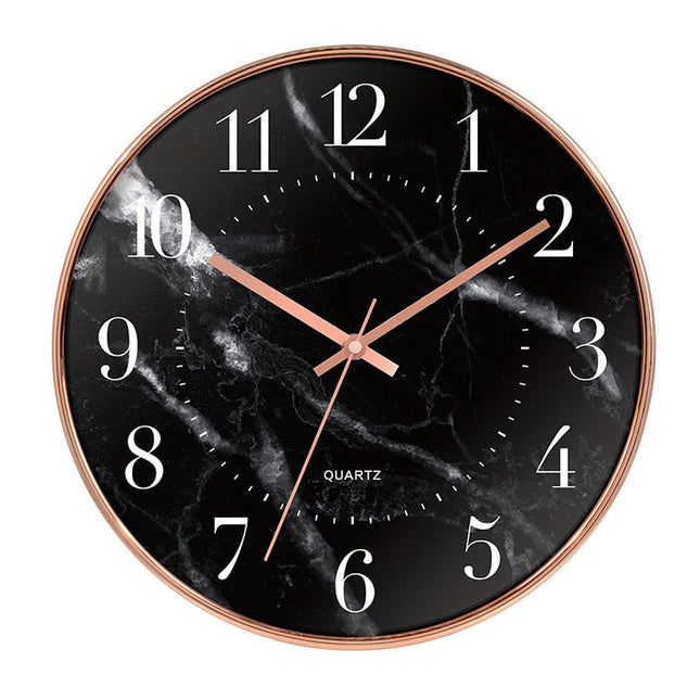 Scandinavische quartz klok met marmerlook