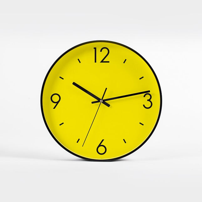 Abstracte wandklok met gekleurde cirkels