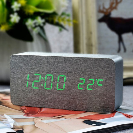 Klassieke Digitale Wekker met Houtlook