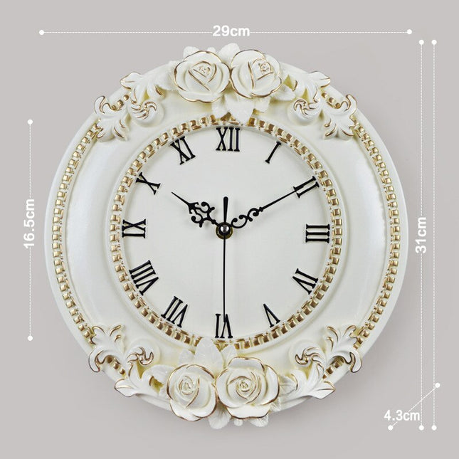 Witte romantische wandklok met rozen