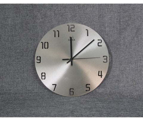 Minimalistische metalen design wandklok zilver