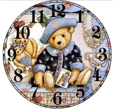 Landelijke wandklok met bloemen en gieter