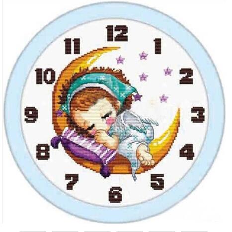 Landelijke wandklok met bloemen en gieter