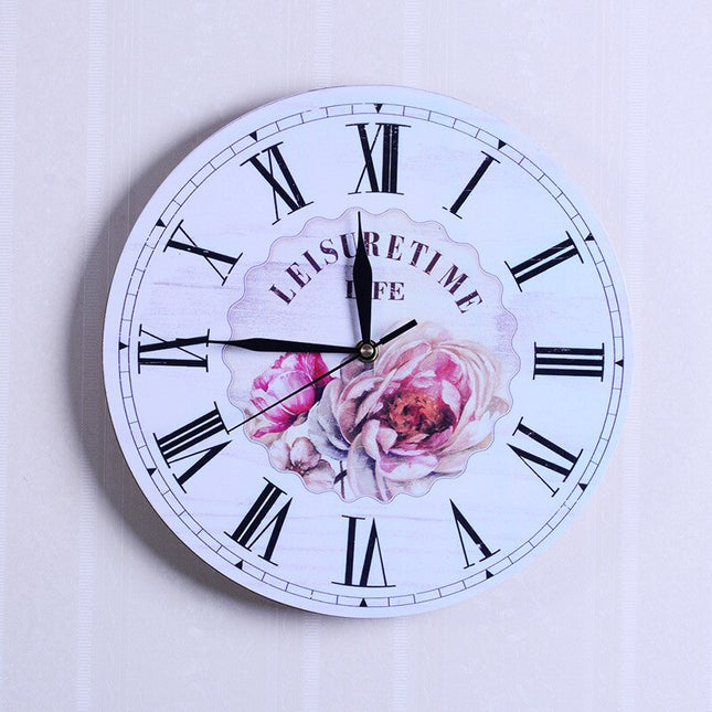 Vintage wandklok design van nummerplaten