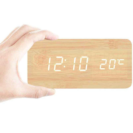 Digitale wekker met moderne houtlook