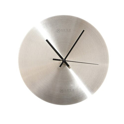 Minimalistische metalen design wandklok zilver