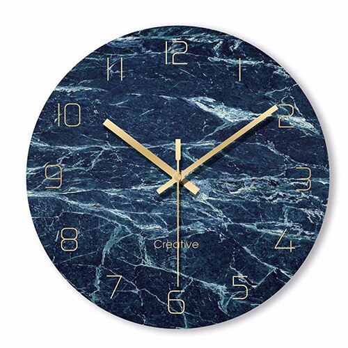 Scandinavische wandklok met marmer effect