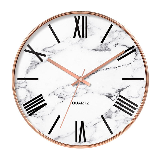 Scandinavische quartz klok met marmerlook