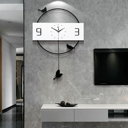 Scandinavische wandklok met slinger vogels