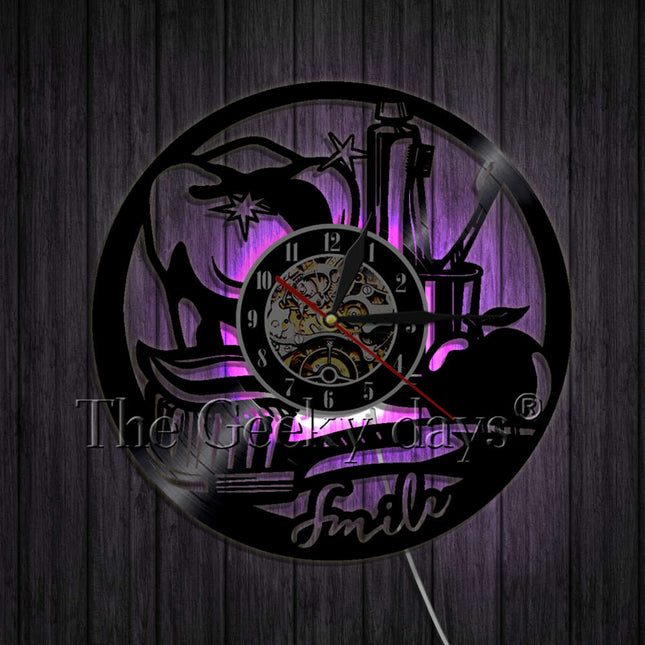 Originele vinyl klok voor tandartspraktijk