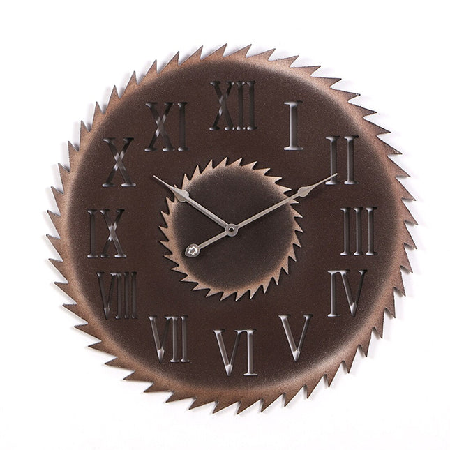 Industriële wandklok als een rond zaagblad