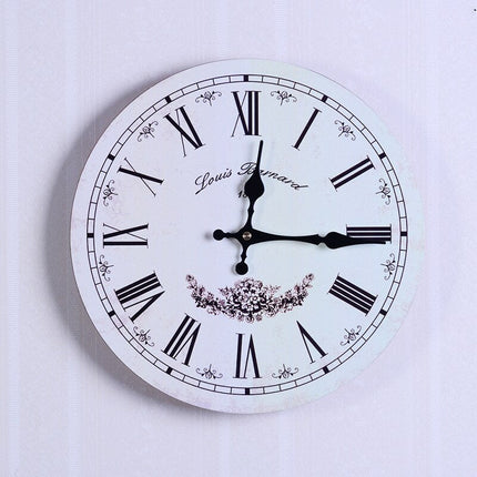 Vintage wandklok design van nummerplaten