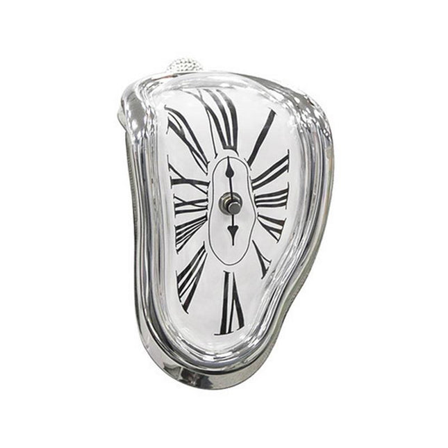 Gesmolten klok voor op een plank